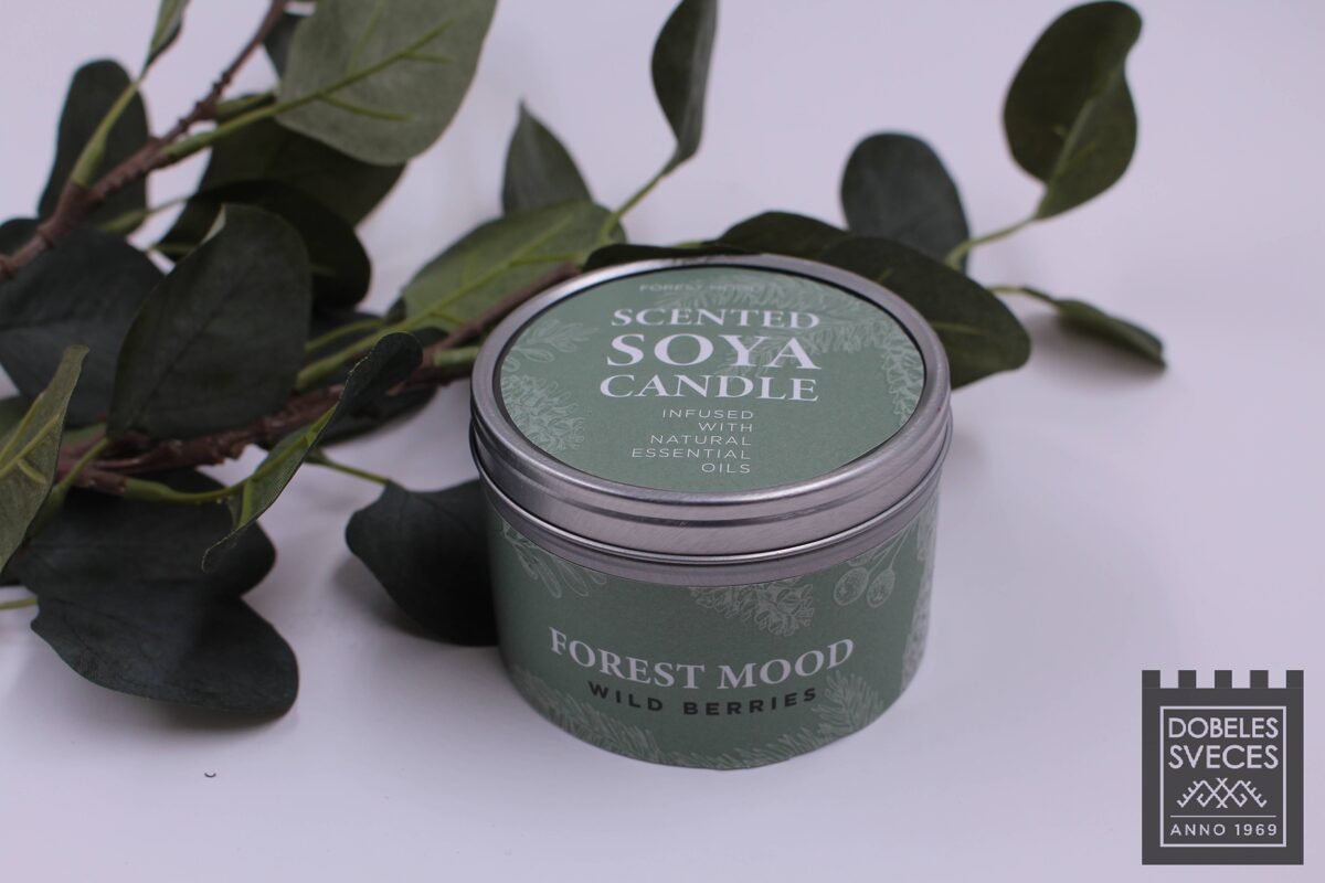 "FOREST MOOD" sojas svece metāla traukā ar aromātu "Savvaļas ogas"