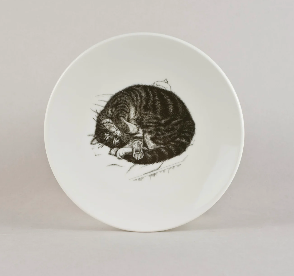 Piebalgas porcelāna deserta šķīvis ar kaķi