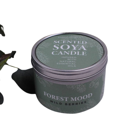 "FOREST MOOD" sojas svece metāla traukā ar aromātu "Savvaļas ogas"